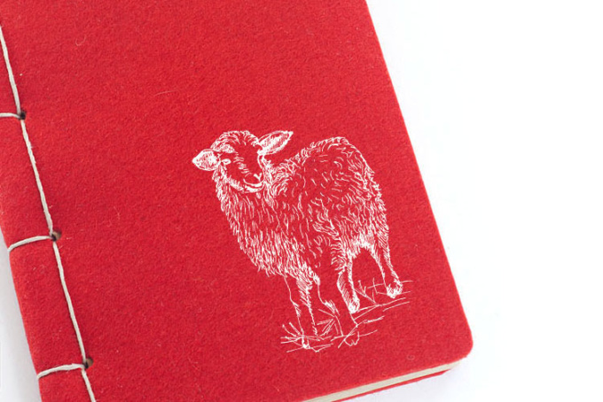 блокнот с рисунком "овечки", сувенир из войлока к году овцы
