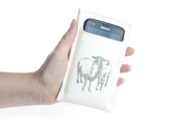 чехол для смартфона с рисунком "овечки", сувенир из войлока к году овцы
