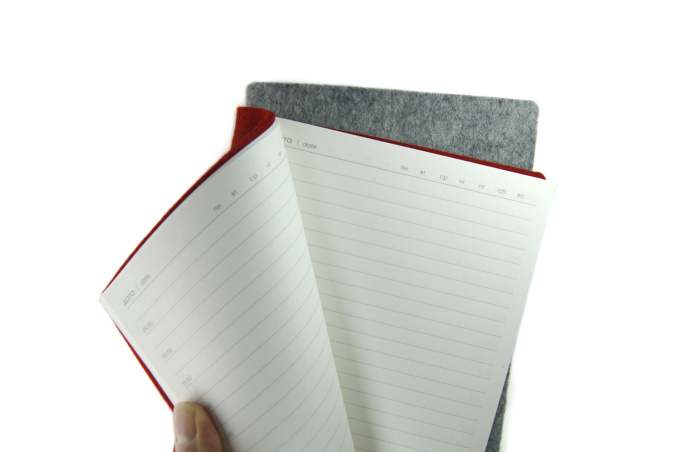 ежедневник с гибкой войлочной обложкой красный, серый, с логотипом на заказ