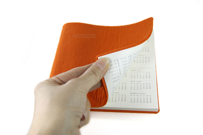 ежедневник с гибкой фетровой обложкой квадратный оранжевый с логотипом на заказ