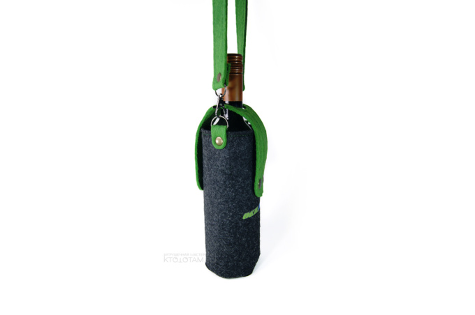сумка из фетра для виной бутылки с фигурным клапаном и логотипом