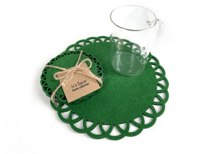 Зеленая подставка для чашек и тарелок "Кружево" из фетра