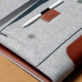 чехлы для планшета и ноутбука с логотипом компании из светло-серого фетра, сувенирная продукция ручной работы оптом в москве, подарки для клиентов из войлока