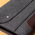 чехлы для планшета и ноутбука с логотипом компании из фетра, сувенирная продукция ручной работы оптом в москве, подарки для клиентов из войлока